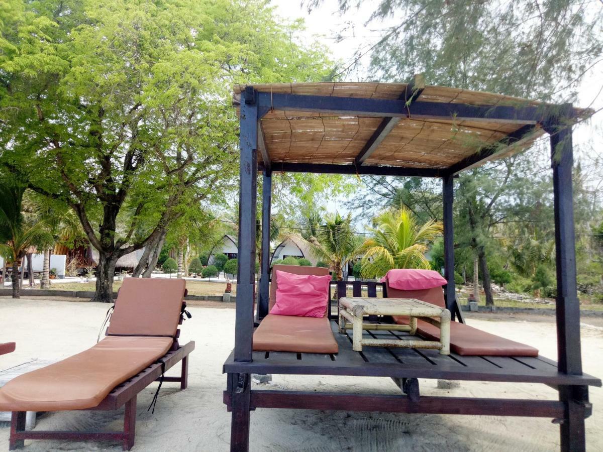 Nusa Indah Bungalows กิลิไอร์ ภายนอก รูปภาพ